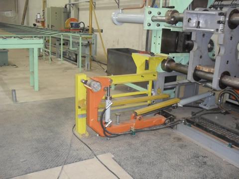 Extrusora de Alumínio, marca Delta, totalmente automática para tarugo de 4 polegadas