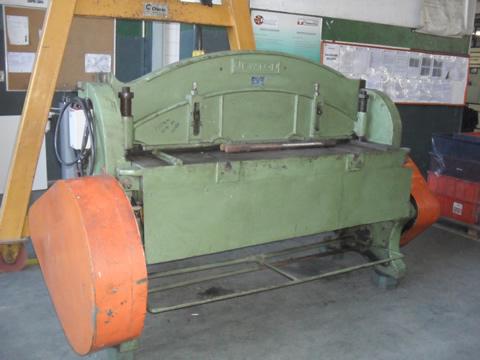 Guilhotina marca Newton , 1/4 X1350