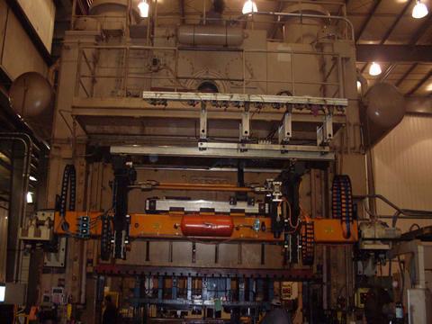 Prensa , marca Verson de 1600 ton, com mesa de 1800x4500