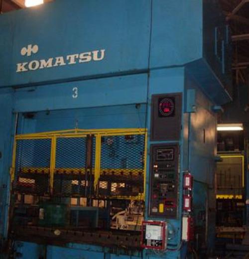Linha de Prensa , marca Komatsu , com 5 prensas e cabeceira de 1000 ton